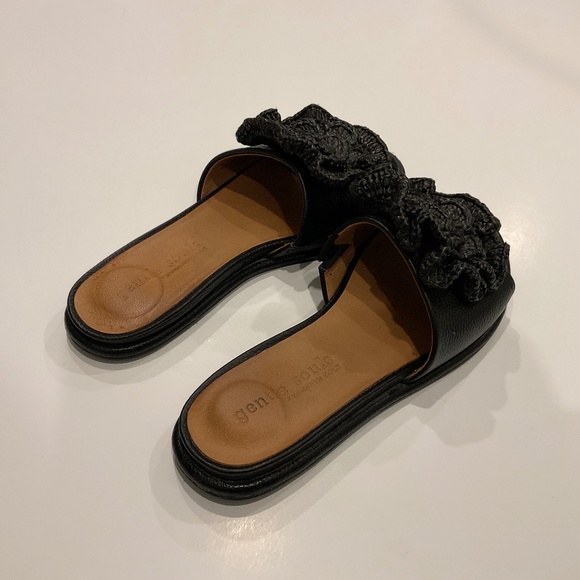 GENTLE SOLES by Kenneth Cole Lucy Platform Slide Crochet Flower Black Size 8.5 - Picture 4 of 9